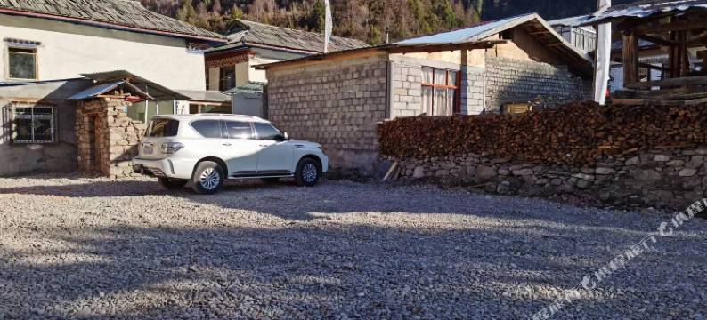 巴松措仓央观景民宿图片