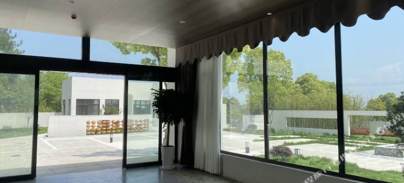 巨石山一心山居图片