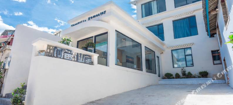 何舍·山舍供氧观景美宿(香格里拉独克宗古城龟山公园店)图片