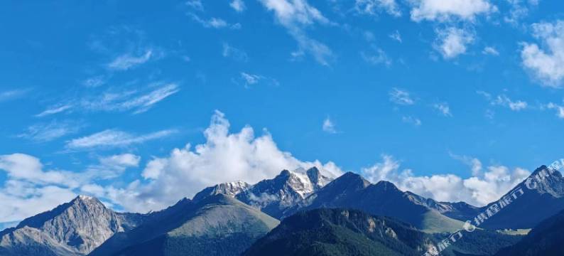 昭苏夏塔飞行营地图片