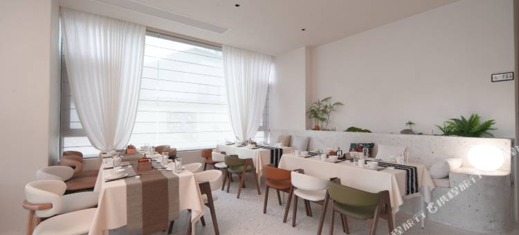 花筑·明月溪客·恒温泳池·山野溯溪度假民宿(月亮湾景区店)图片