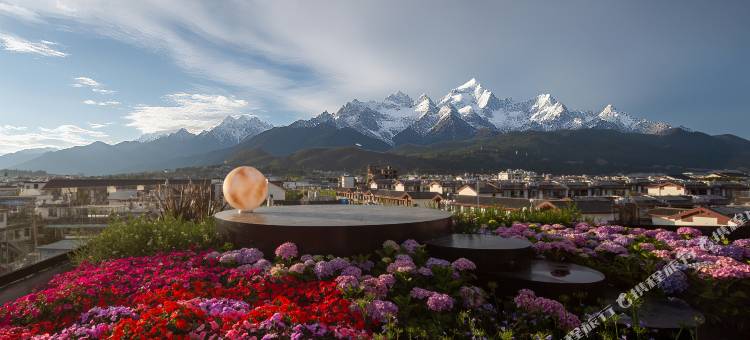 既见山野丨日照金山空中花园雪山观景隐奢度假酒店(丽江古城店)图片