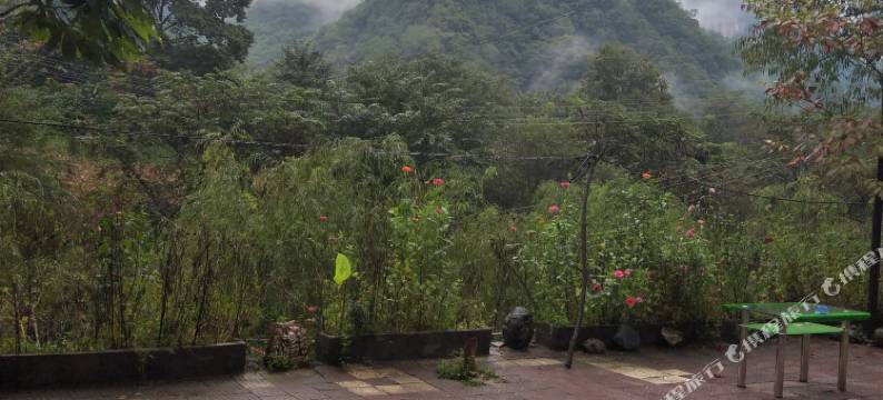 南江奇石避暑山庄图片