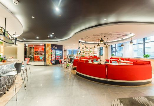 Ibis Hotel (Chongqing Jiefangbei Pedestrian Street  Hongyadong) Hotel Overview