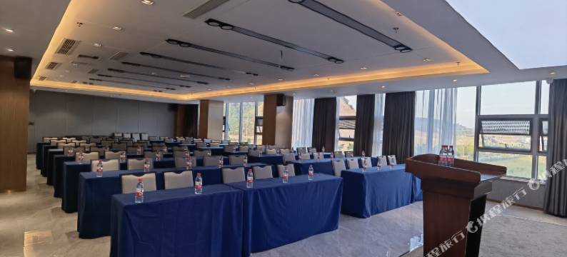 武当艺龙万国酒店(十堰武当山机场店)图片