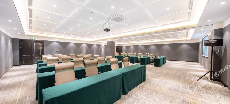 希岸Deluxe酒店(青岛啤酒街中山公园店)图片