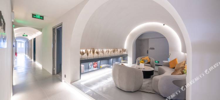 蔚蓝那云酒店(柳州银泰城马鞍山公园店)图片