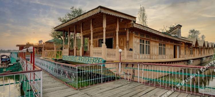 克什米尔王子豪华水上别墅(Prince of Kashmir Luxury Houseboat)图片