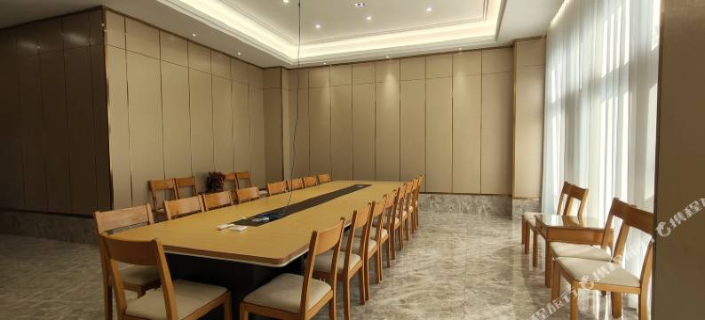 盈江犀鸟谷假日酒店图片