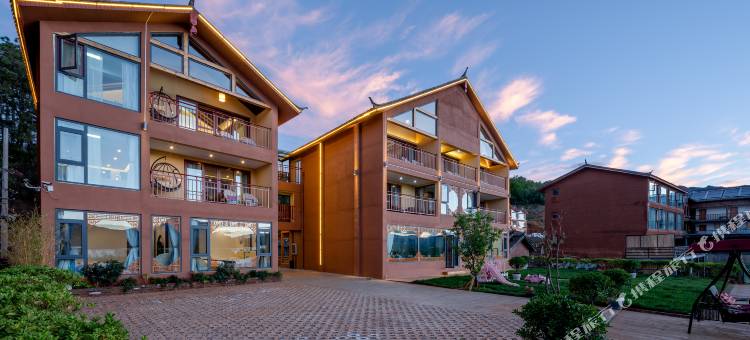 泸沽湖呀啦嗦庄园图片