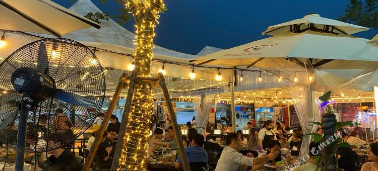 上海虹桥机场韩国街亚朵酒店图片
