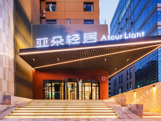 济南山东大学解放路亚朵轻居酒店