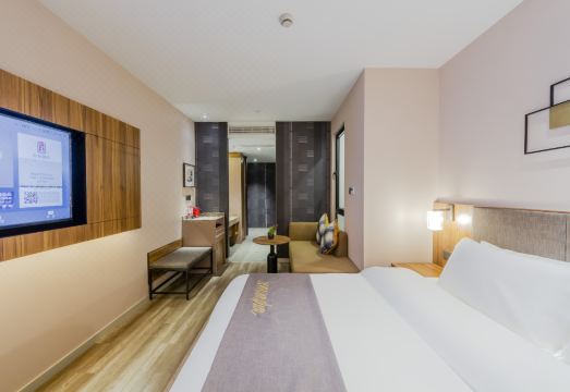 Homeinn Plus Hotel (Shanghai Pujiang  Lianhang Road Subway Station Renji Hospital South campus) Hotel Overview