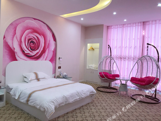 昭平维特斯主题酒店