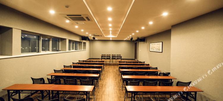 库尔勒璞居酒店(新汇嘉欢乐海岸店)图片