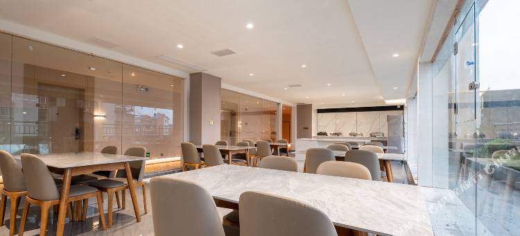 十玥酒店(高县财富中心店)图片