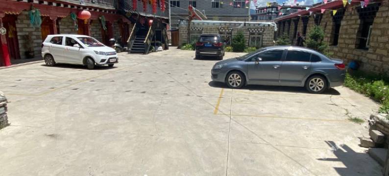 卓玛拥忠客栈图片