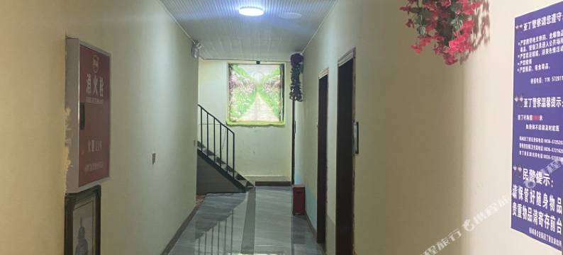 布觉精品民宿(稻城亚景区游客中心店)图片