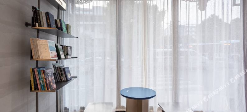 南京夫子庙秦淮河畔轻居酒店图片