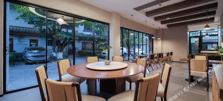 楚雄予舍美宿酒店(彝人古镇店)图片