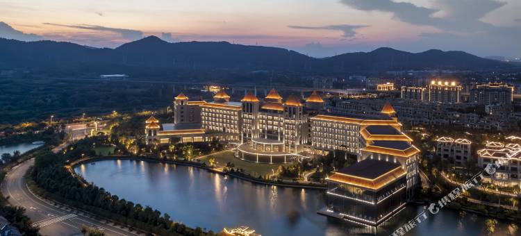 襄阳富春湖畔皇冠假日酒店图片