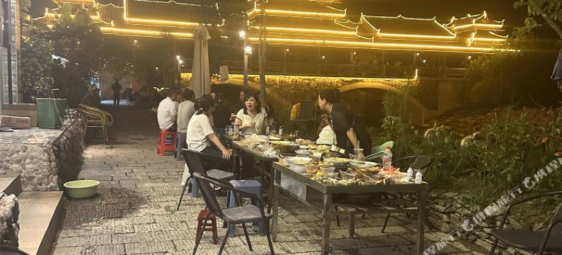 小丹江苗寨江畔全景民宿图片