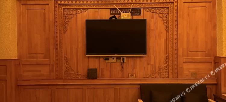 久治多美藏家酒店图片