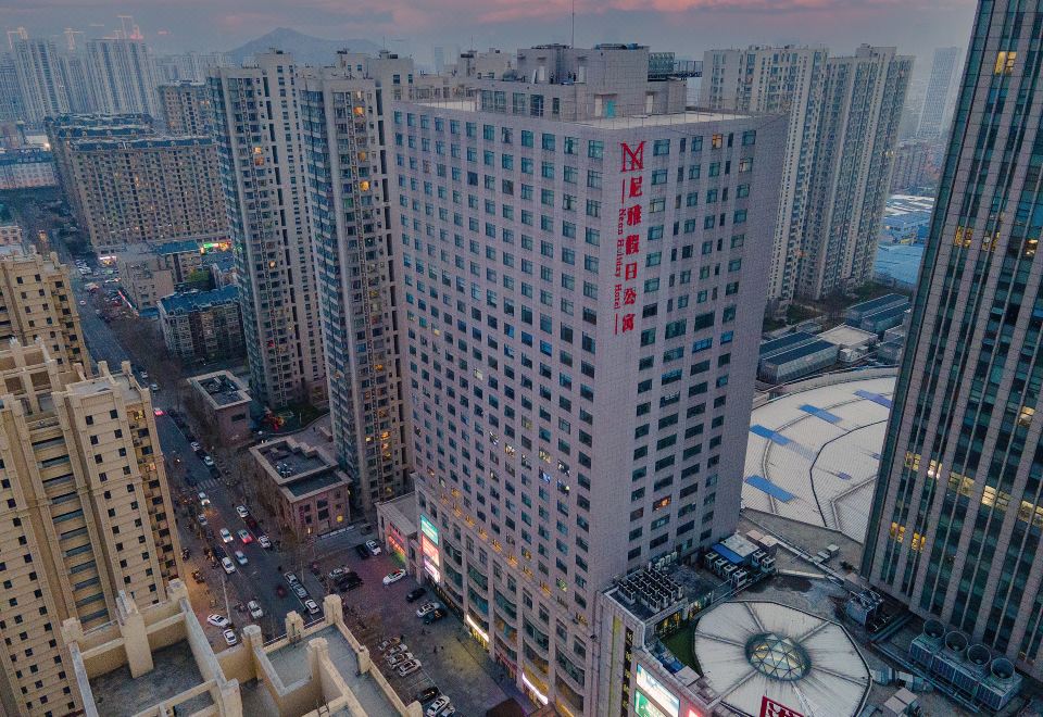 尼雅假日酒店(汇隆广场店)外景图