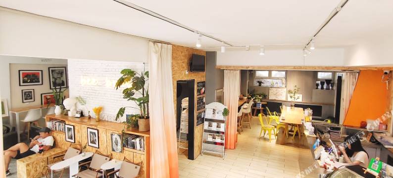 Lazybee懒蜂窝国际青年旅舍(沈阳彩塔夜市店)图片