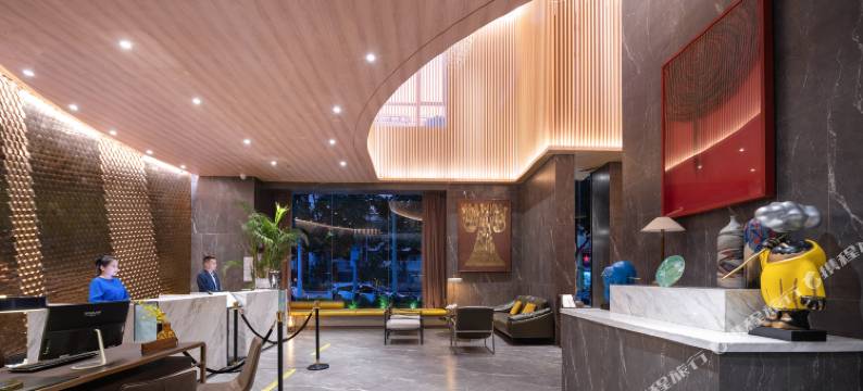 兰顿Q酒店(红河哈尼族彝族自治州建水小火车紫陶街店)图片