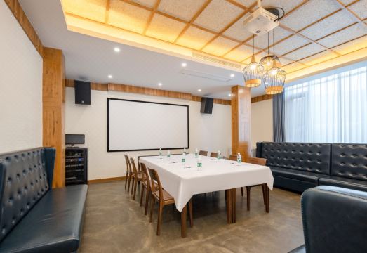 Anji Yunshang Grassland Yuzhu Xiaozhu Hot Spring Homestay Hotel Overview