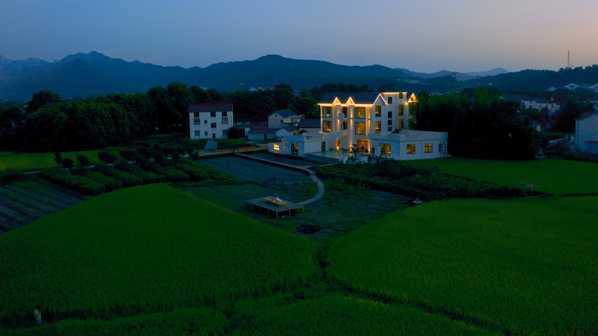 Floral Lux Hotel · Jiuhuashan Xilu Zhanyi Hotel  Over view