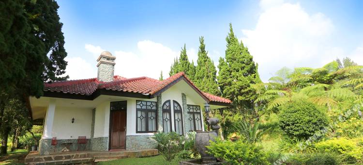 带游泳池的Villa ChavaMinerva Hanni Ciater(Villa ChavaMinerva Hanni Ciater with Pool)图片