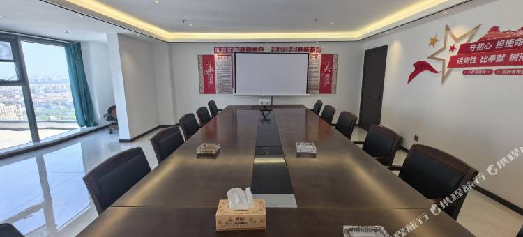艾德悦朋酒店(平顶山鹰城广场店)图片