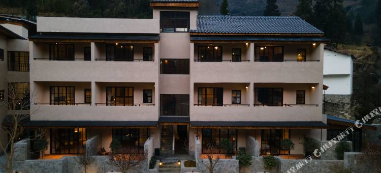 山川·溯集温泉度假酒店(海螺沟冰川森林店)图片