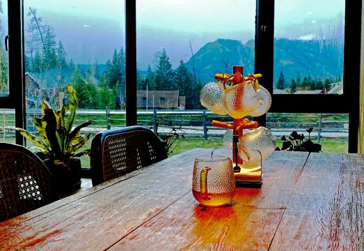 Shenshanli Yichuan VILLA Holiday Homestay (Kanas Old Village) Hotel Overview