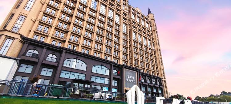 漫鹿Ins设计师酒店(乐华城店)图片