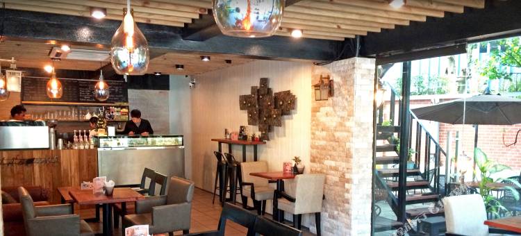 瓦塔纳酒店(Watana Hotel)图片