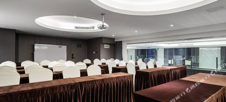 外滩·荷韵主题酒店(鼎盛国际万达广场店)图片