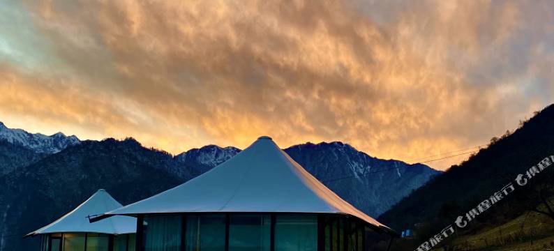 宝兴达瓦更扎大酒店图片