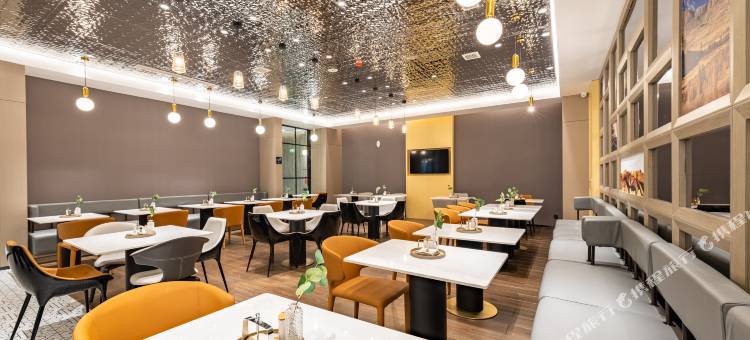 阿勒泰万驰广场迎宾路亚朵酒店图片