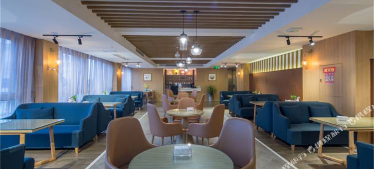 四月天欢朋酒店(遂宁物流港健坤城店)图片