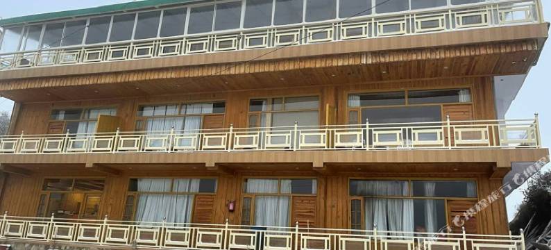 皇家杏园(The Royals Apricot Garden)图片