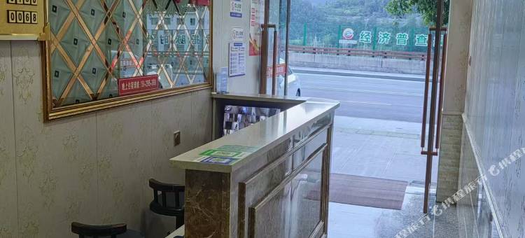 怡然宾馆(岚皋客运站店)图片