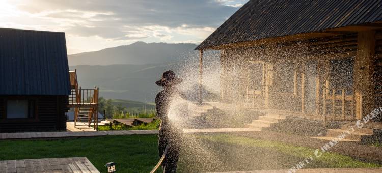 白哈巴踏雪松涧民宿图片