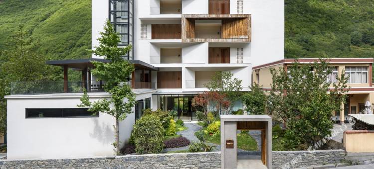 森林里·Villa隐宿(胆扎木沟红山风景区店)图片