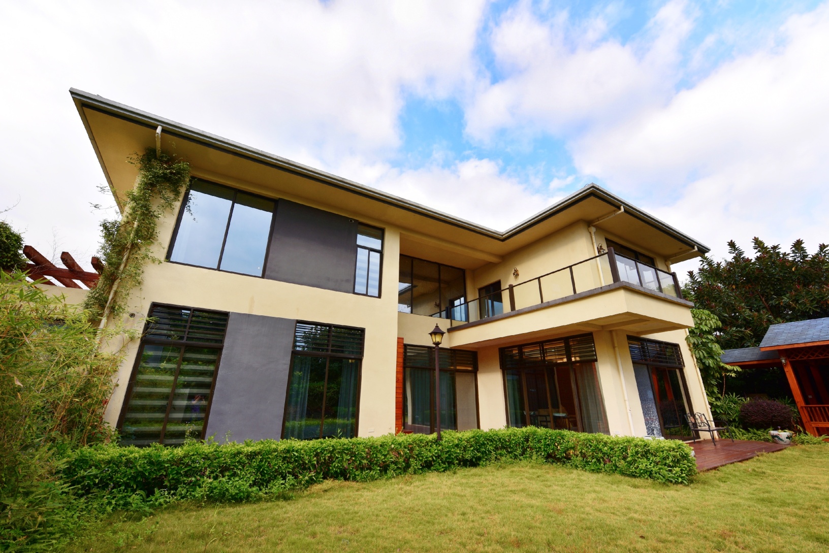 Linyu Huaxi Hot Spring Holiday Hotel Over view