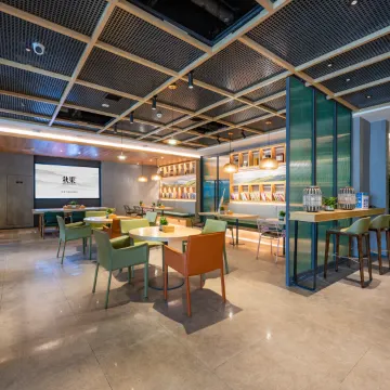 秋果酒店（临汾鼓楼南大街店）