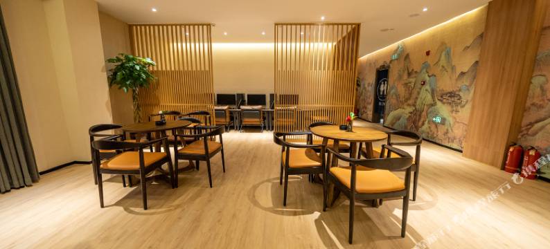 五月花温泉酒店(新密中强光年店)图片