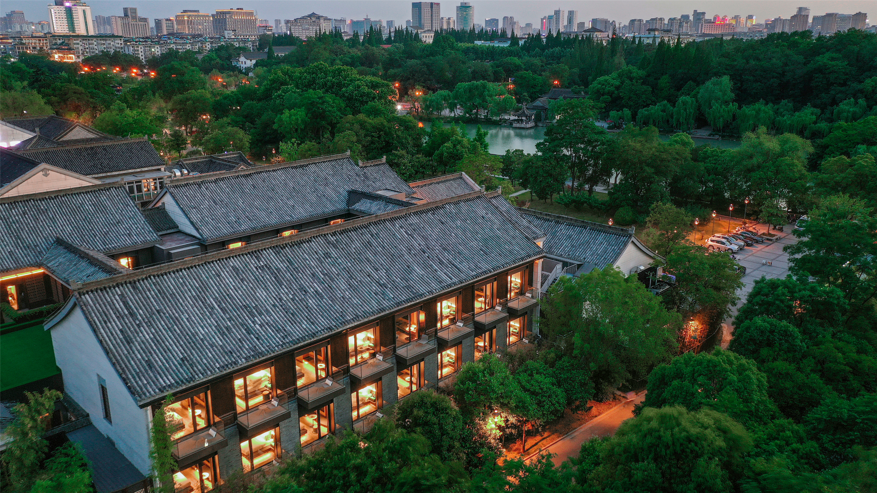 Blossom House Yangzhou LakesideHotel Overview